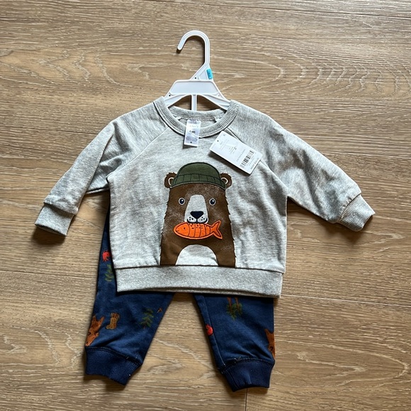NWT Carters Outfits - Picture 2 of 7